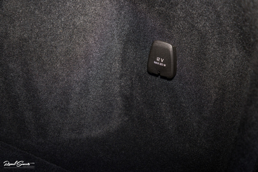 Volvo V60 2.0 T8 Plug-in hybrid AWD Ultimate Dark | Panorama dak | Adaptieve cruise | Harman Kardon | Blis | Memory |