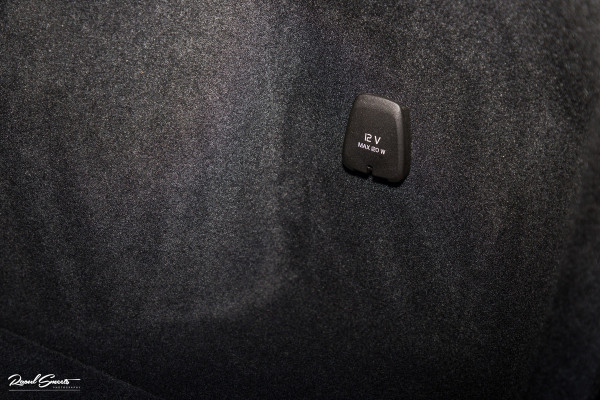 Volvo V60 2.0 T8 Plug-in hybrid AWD Ultimate Dark | Panorama dak | Adaptieve cruise | Harman Kardon | Blis | Memory |