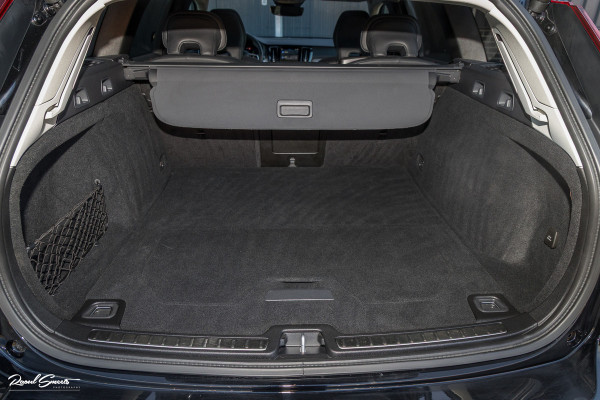 Volvo V60 2.0 T8 Plug-in hybrid AWD Ultimate Dark | Panorama dak | Adaptieve cruise | Harman Kardon | Blis | Memory |