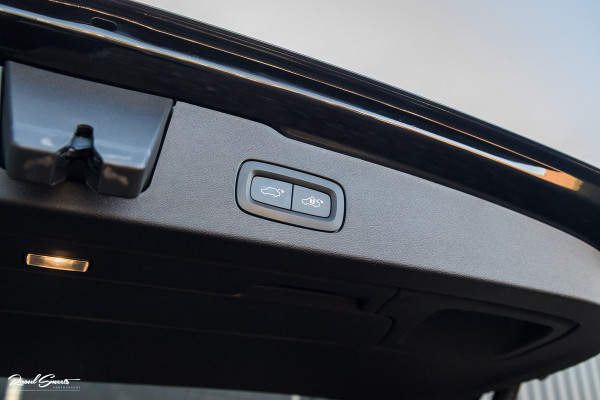 Volvo V60 2.0 T8 Plug-in hybrid AWD Ultimate Dark | Panorama dak | Adaptieve cruise | Harman Kardon | Blis | Memory |