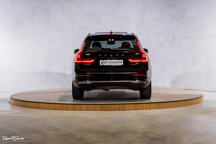 Volvo XC60 B4 Ultimate Bright | Adaptieve cruise | Panorama dak | Zwenkbare trekhaak | Head-up | Blis |