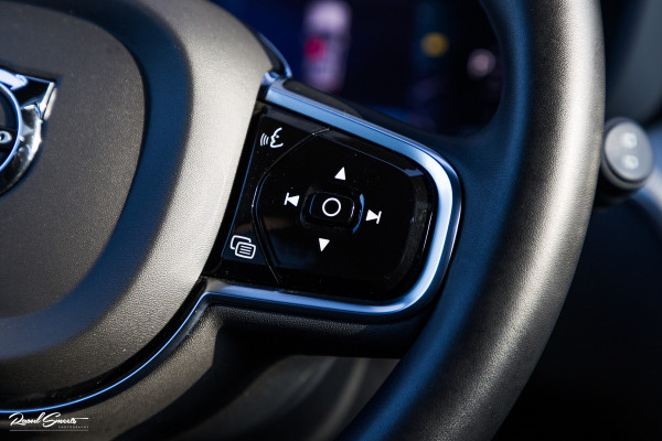 Volvo XC60 B4 Ultimate Bright | Adaptieve cruise | Panorama dak | Zwenkbare trekhaak | Head-up | Blis |