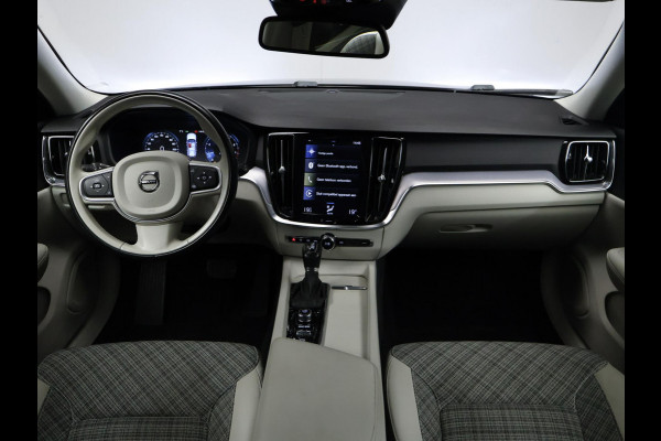 Volvo V60 2.0 T5 Sport (APPLE CARPLAY,NAVI,CAMERA,SPORTSTOELEN,LED,PDC,GETINT,NETTESTAAT)