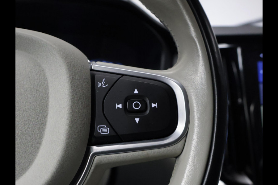 Volvo V60 2.0 T5 Sport (APPLE CARPLAY,NAVI,CAMERA,SPORTSTOELEN,LED,PDC,GETINT,NETTESTAAT)