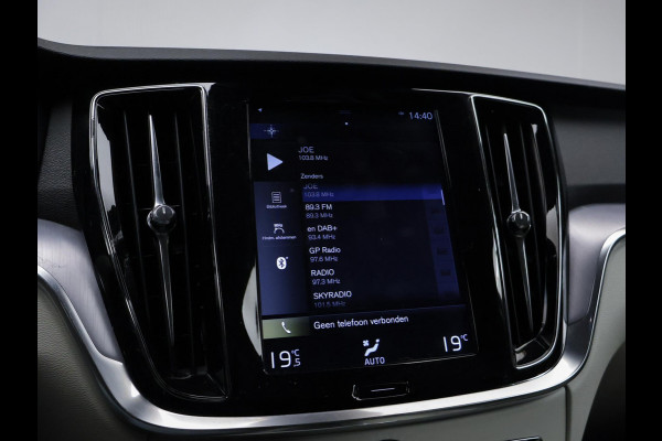 Volvo V60 2.0 T5 Sport (APPLE CARPLAY,NAVI,CAMERA,SPORTSTOELEN,LED,PDC,GETINT,NETTESTAAT)