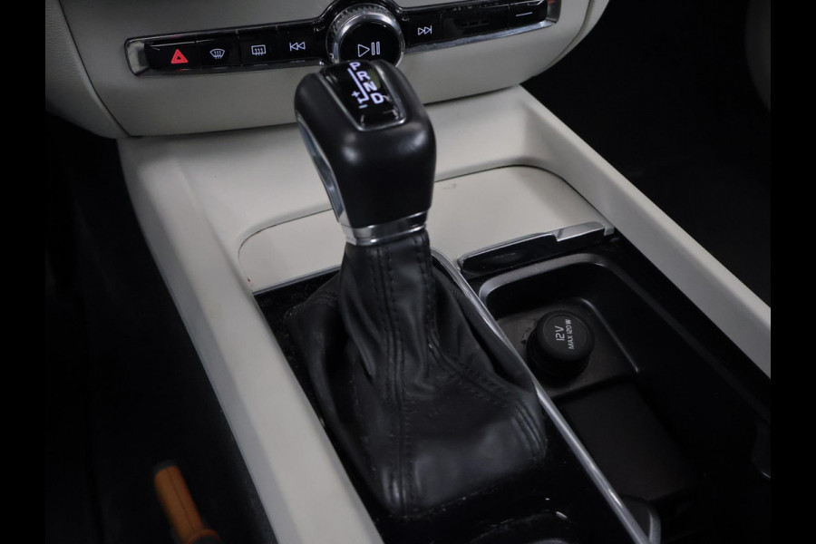 Volvo V60 2.0 T5 Sport (APPLE CARPLAY,NAVI,CAMERA,SPORTSTOELEN,LED,PDC,GETINT,NETTESTAAT)