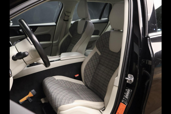 Volvo V60 2.0 T5 Sport (APPLE CARPLAY,NAVI,CAMERA,SPORTSTOELEN,LED,PDC,GETINT,NETTESTAAT)