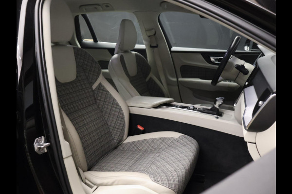 Volvo V60 2.0 T5 Sport (APPLE CARPLAY,NAVI,CAMERA,SPORTSTOELEN,LED,PDC,GETINT,NETTESTAAT)