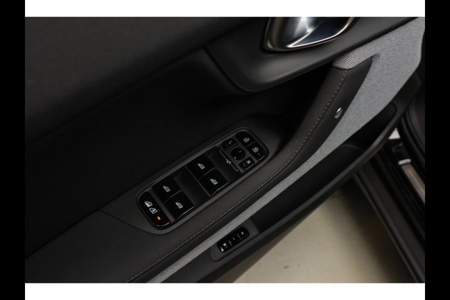 Polestar 2 Long Range Single Motor 78 kWh Pano 360 ° Pilot ACC Alcantara Stuurverwarming Memory seats Stoelverwarming voor & achter LM velgen