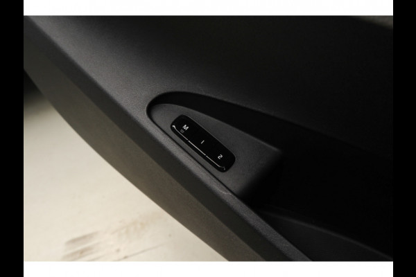 Polestar 2 Long Range Single Motor 78 kWh Pano 360 ° Pilot ACC Alcantara Stuurverwarming Memory seats Stoelverwarming voor & achter LM velgen