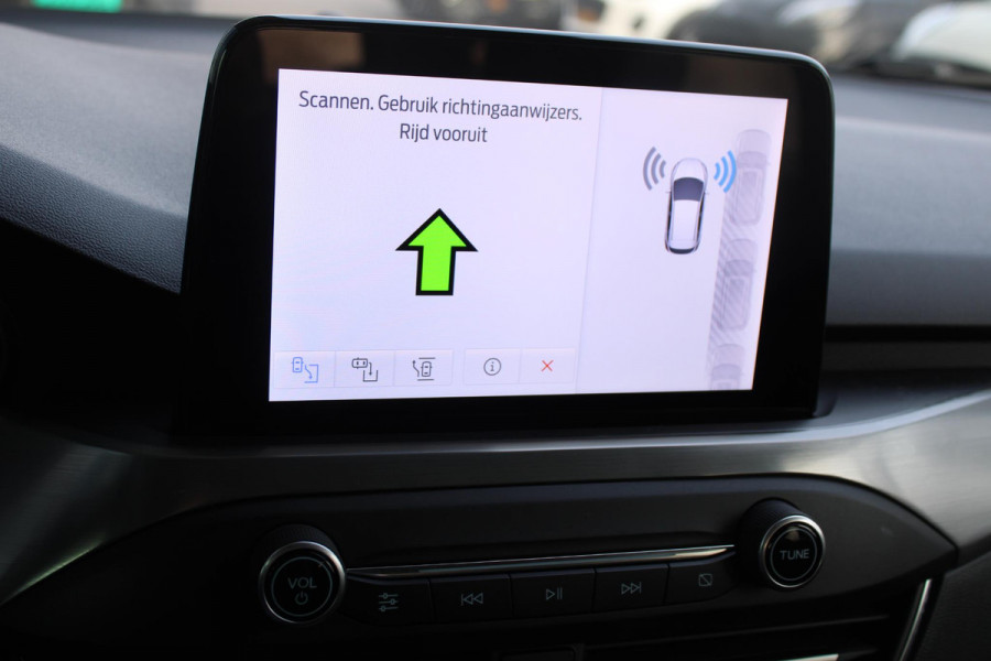 Ford FOCUS Wagon 1.0 EcoBoost Titanium X Business Automaat | Trekhaak | Winter Pack | Adaptive cruise control | Camera