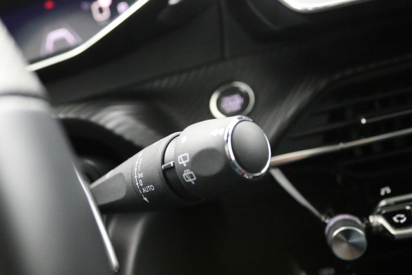 Peugeot 208 1.2*GT-LINE*PANO*AUTOM*ECC*CRUISE*NAVI*CAM*CARPLAY