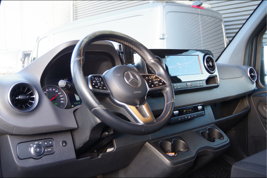 Mercedes-Benz Sprinter 319 3.0 CDI V6 L2H1 AUT. LED, 2X SCHUIFDEUR, 3.5T TREKHAAK, MBUX 10'', 360 CAMERA, STOELVERWARMING, VOORRUIT VERWARMING, LEDER S