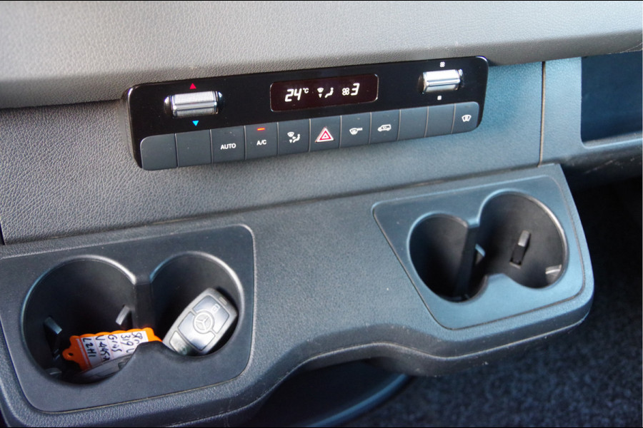Mercedes-Benz Sprinter 319 3.0 CDI V6 L2H1 AUT. LED, 2X SCHUIFDEUR, 3.5T TREKHAAK, MBUX 10'', 360 CAMERA, STOELVERWARMING, VOORRUIT VERWARMING, LEDER S