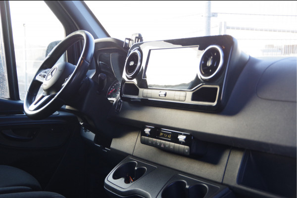Mercedes-Benz Sprinter 319 3.0 CDI V6 L2H1 AUT. LED, 2X SCHUIFDEUR, 3.5T TREKHAAK, MBUX 10'', 360 CAMERA, STOELVERWARMING, VOORRUIT VERWARMING, LEDER S