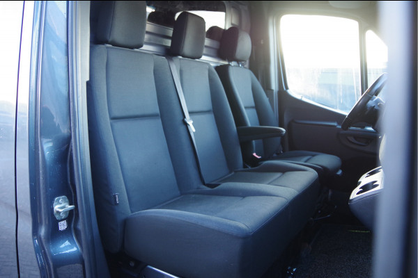 Mercedes-Benz Sprinter 319 3.0 CDI V6 L2H1 AUT. LED, 2X SCHUIFDEUR, 3.5T TREKHAAK, MBUX 10'', 360 CAMERA, STOELVERWARMING, VOORRUIT VERWARMING, LEDER S