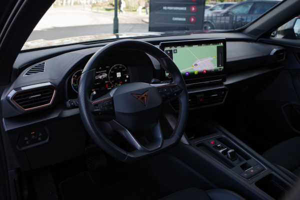 CUPRA Formentor 1.4 e-Hybrid 204 PK Performance PHEV, Panoramadak, Trekhaak, Memory, Winterpakket