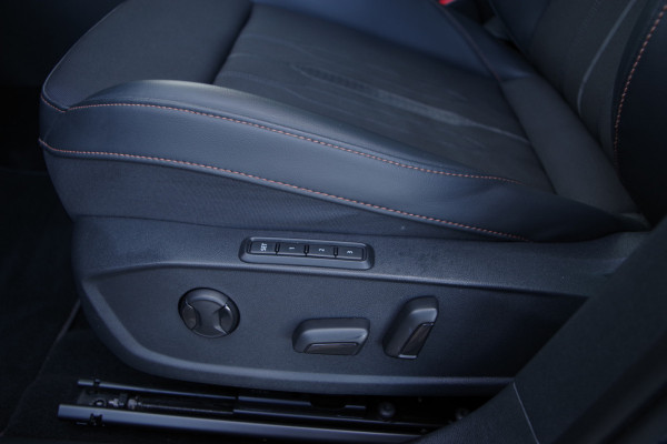 CUPRA Formentor 1.4 e-Hybrid 204 PK Performance PHEV, Panoramadak, Trekhaak, Memory, Winterpakket