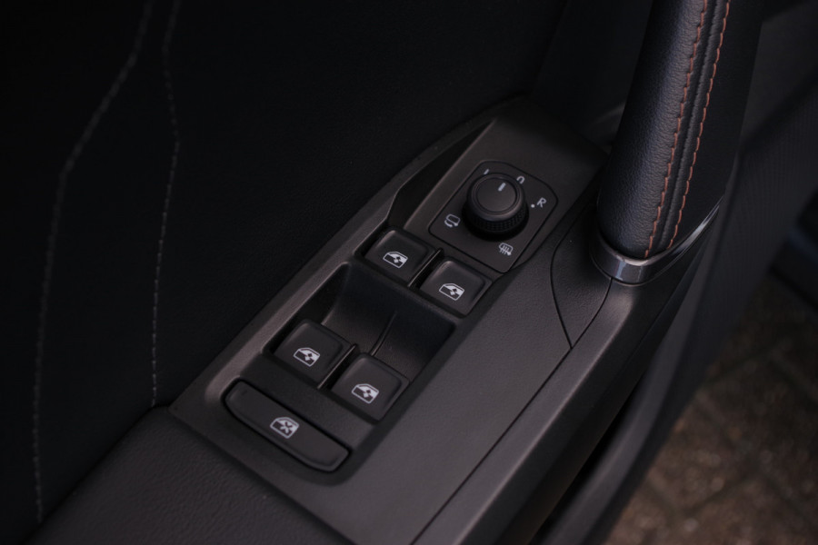 CUPRA Formentor 1.4 e-Hybrid 204 PK Performance PHEV, Panoramadak, Trekhaak, Memory, Winterpakket