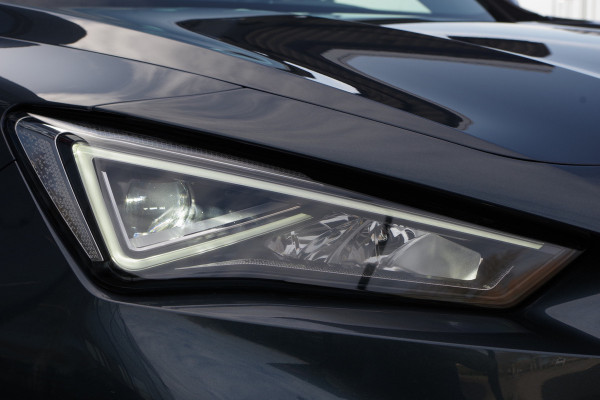 CUPRA Formentor 1.4 e-Hybrid 204 PK Performance PHEV, Panoramadak, Trekhaak, Memory, Winterpakket