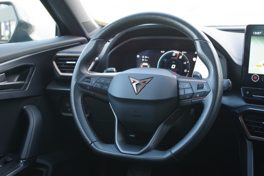 CUPRA Formentor 1.4 e-Hybrid 204 PK Performance PHEV, Panoramadak, Trekhaak, Memory, Winterpakket