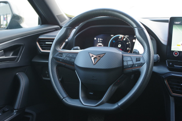 CUPRA Formentor 1.4 e-Hybrid 204 PK Performance PHEV, Panoramadak, Trekhaak, Memory, Winterpakket