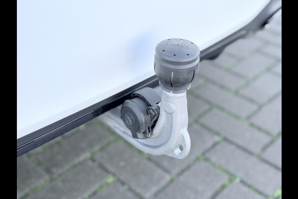 Mercedes-Benz A-Klasse A250e AMG Night Pano HUD Burmester 360 19'' Trekh Leder/alca