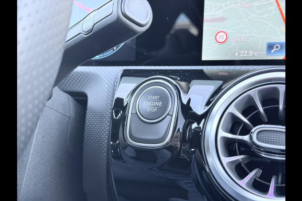 Mercedes-Benz A-Klasse A250e AMG Night Pano HUD Burmester 360 19'' Trekh Leder/alca