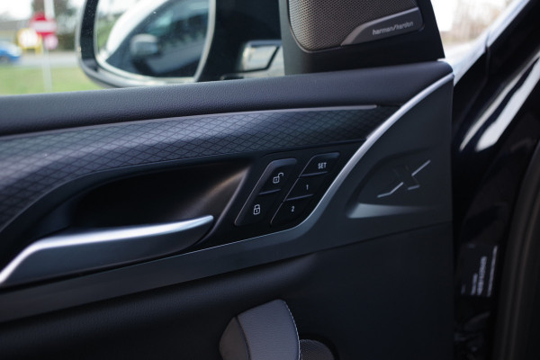 BMW X3 xDrive30e 293 PK High Executive M-Sport, Panoramadak, H/K Sound, Memory