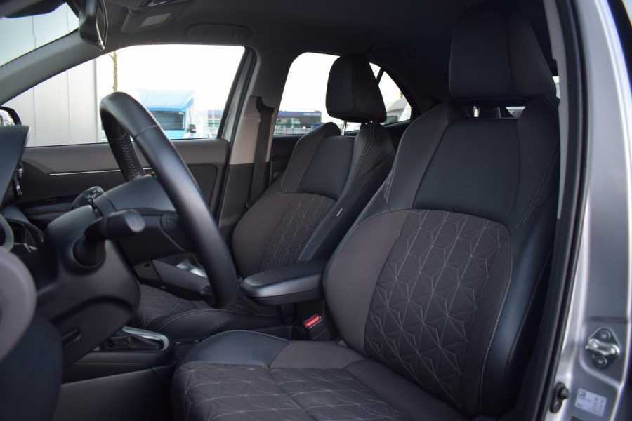 Toyota Yaris Cross 1.5 Hybrid Executive | Two Tone | Apple CarPlay | Half Leer | Stoelverwarming