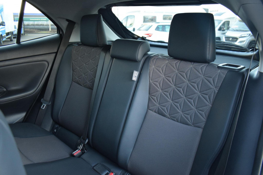 Toyota Yaris Cross 1.5 Hybrid Executive | Two Tone | Apple CarPlay | Half Leer | Stoelverwarming