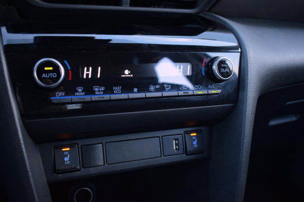 Toyota Yaris Cross 1.5 Hybrid Executive | Two Tone | Apple CarPlay | Half Leer | Stoelverwarming