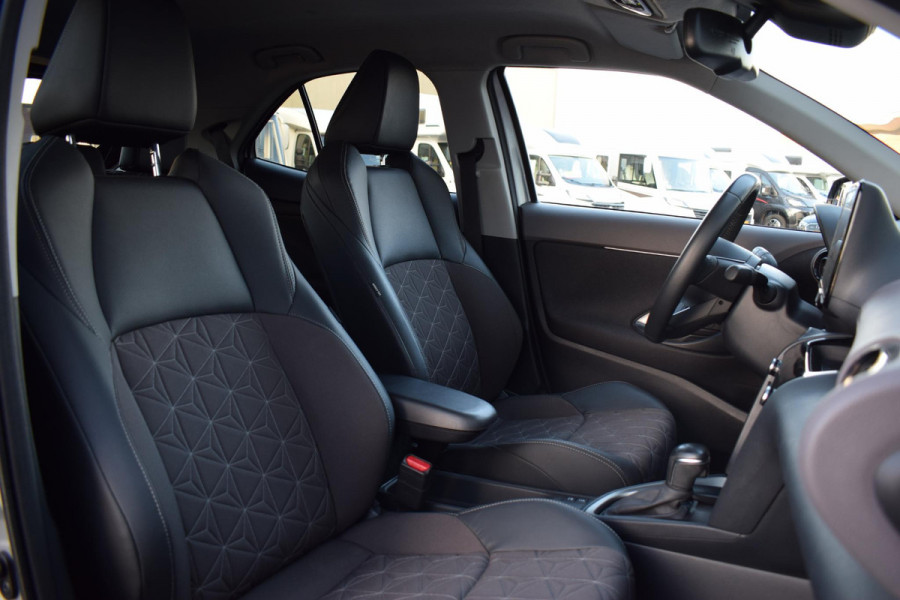 Toyota Yaris Cross 1.5 Hybrid Executive | Two Tone | Apple CarPlay | Half Leer | Stoelverwarming