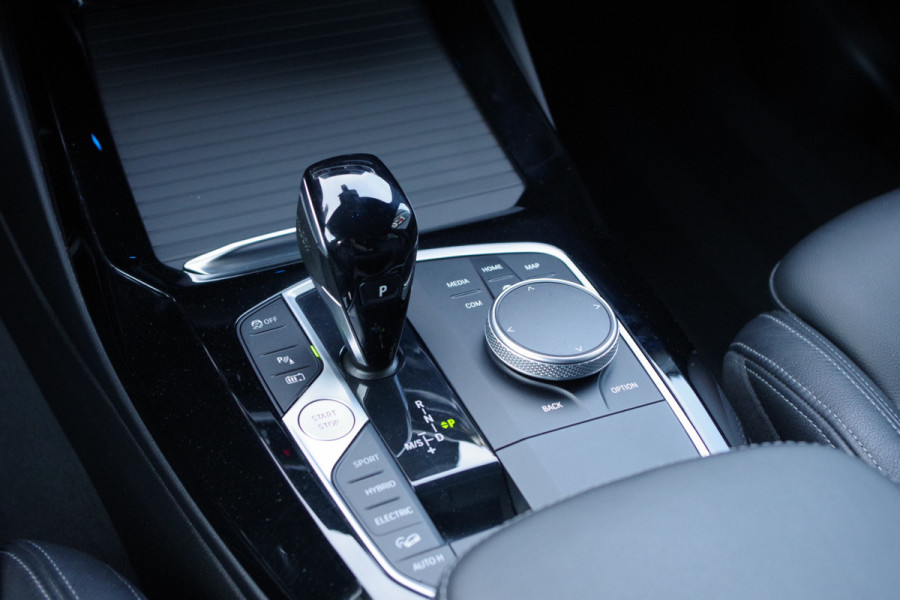 BMW X3 xDrive30e 293 PK High Executive M-Sport, Panoramadak, H/K Sound, Memory