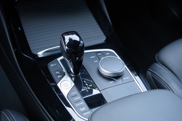 BMW X3 xDrive30e 293 PK High Executive M-Sport, Panoramadak, H/K Sound, Memory