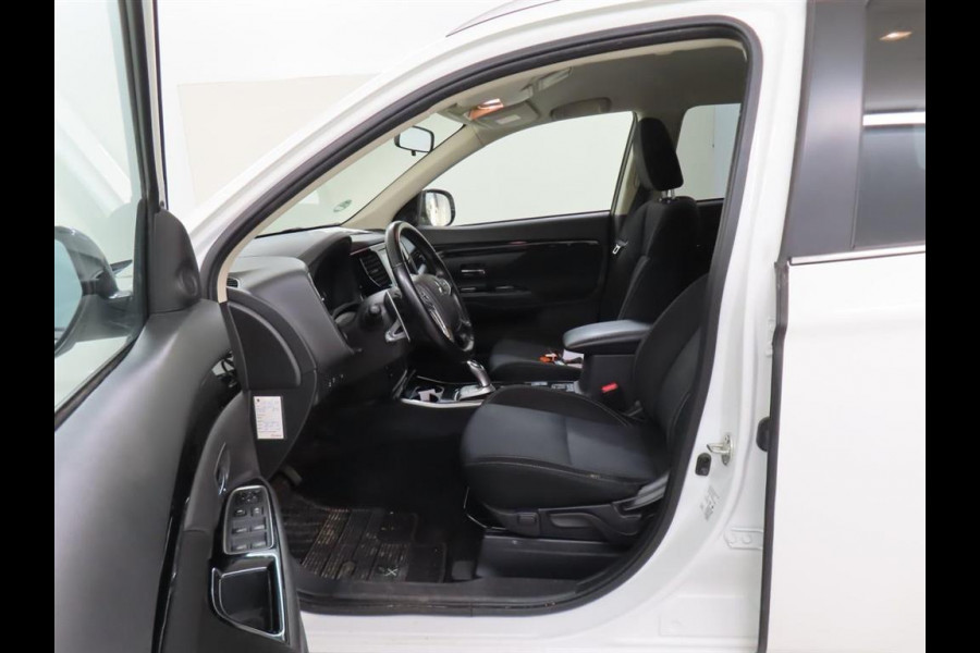Mitsubishi Outlander 2.4 PHEV Pure Trekhaak Navi