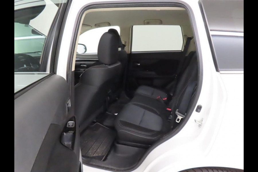 Mitsubishi Outlander 2.4 PHEV Pure Trekhaak Navi
