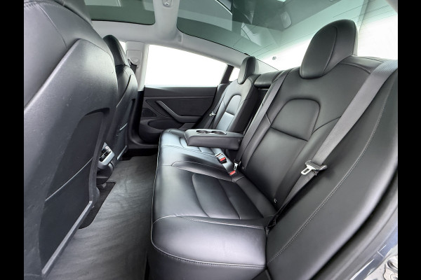 Tesla Model 3 RWD SR plus 325PK SOH 93% LFP Accu Lmv 18" AutoPilot Leder Panoramadak Adaptive-Cruise Camera's Elektr.-Stuur+Stoelen+Spiegels+G Navi LED DAB Voorverwarmen interieur via App Keyless One-Pedal-Drive 1e Eigenaar Origineel Nederlandse Auto Fabrieksgarantie op Accu en Motor tot 11-12-2028/160.000km