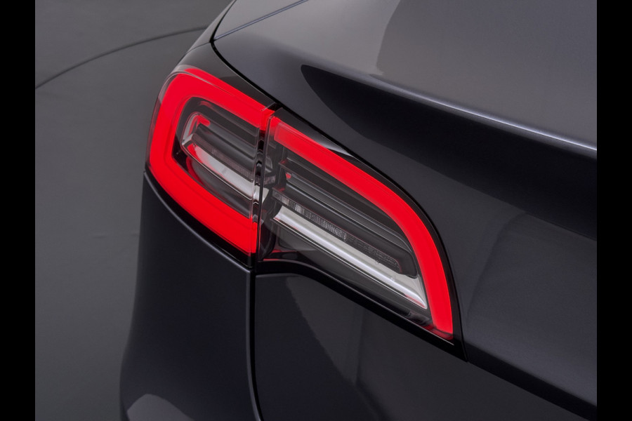 Tesla Model 3 RWD SR plus 325PK SOH 93% LFP Accu Lmv 18" AutoPilot Leder Panoramadak Adaptive-Cruise Camera's Elektr.-Stuur+Stoelen+Spiegels+G Navi LED DAB Voorverwarmen interieur via App Keyless One-Pedal-Drive 1e Eigenaar Origineel Nederlandse Auto Fabrieksgarantie op Accu en Motor tot 11-12-2028/160.000km