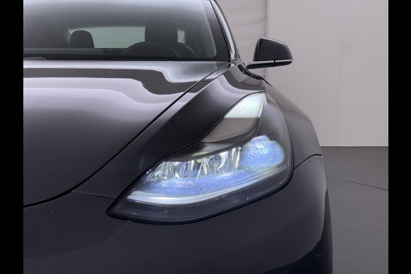 Tesla Model 3 RWD SR plus 325PK SOH 93% LFP Accu Lmv 18" AutoPilot Leder Panoramadak Adaptive-Cruise Camera's Elektr.-Stuur+Stoelen+Spiegels+G Navi LED DAB Voorverwarmen interieur via App Keyless One-Pedal-Drive 1e Eigenaar Origineel Nederlandse Auto Fabrieksgarantie op Accu en Motor tot 11-12-2028/160.000km