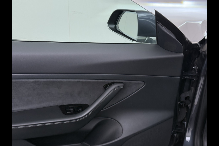 Tesla Model 3 RWD SR plus 325PK SOH 93% LFP Accu Lmv 18" AutoPilot Leder Panoramadak Adaptive-Cruise Camera's Elektr.-Stuur+Stoelen+Spiegels+G Navi LED DAB Voorverwarmen interieur via App Keyless One-Pedal-Drive 1e Eigenaar Origineel Nederlandse Auto Fabrieksgarantie op Accu en Motor tot 11-12-2028/160.000km