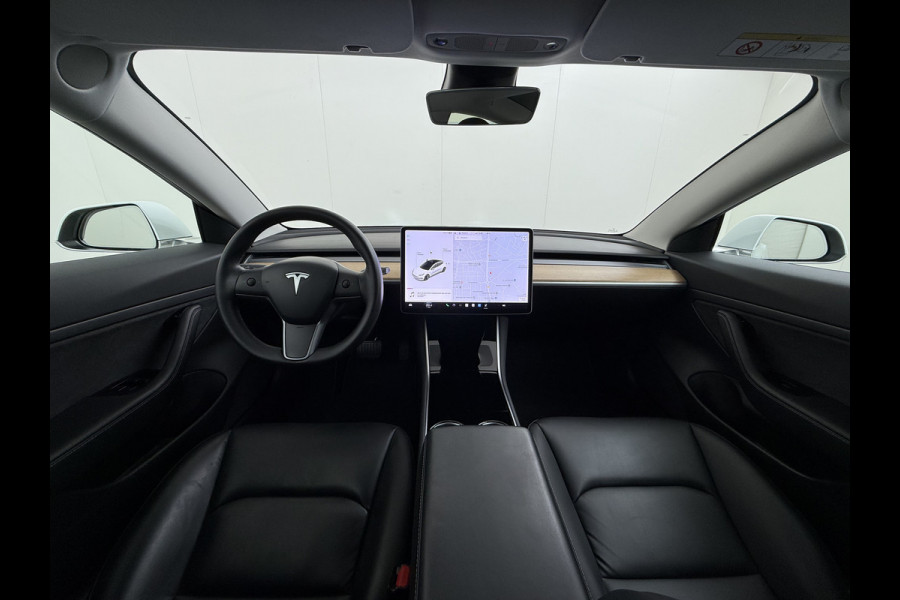 Tesla Model 3 RWD SR plus 325PK SOH 93% LFP Accu Lmv 18" AutoPilot Leder Panoramadak Adaptive-Cruise Camera's Elektr.-Stuur+Stoelen+Spiegels+G Navi LED DAB Voorverwarmen interieur via App Keyless One-Pedal-Drive 1e Eigenaar Origineel Nederlandse Auto Fabrieksgarantie op Accu en Motor tot 10-12-2028/160.000km