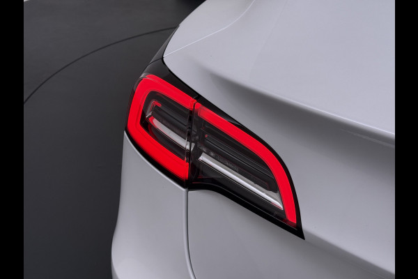 Tesla Model 3 RWD SR plus 325PK SOH 93% LFP Accu Lmv 18" AutoPilot Leder Panoramadak Adaptive-Cruise Camera's Elektr.-Stuur+Stoelen+Spiegels+G Navi LED DAB Voorverwarmen interieur via App Keyless One-Pedal-Drive 1e Eigenaar Origineel Nederlandse Auto Fabrieksgarantie op Accu en Motor tot 10-12-2028/160.000km