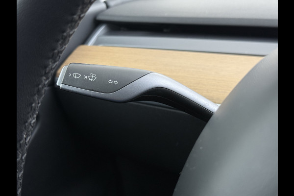 Tesla Model 3 RWD SR plus 325PK SOH 93% LFP Accu Lmv 18" AutoPilot Leder Panoramadak Adaptive-Cruise Camera's Elektr.-Stuur+Stoelen+Spiegels+G Navi LED DAB Voorverwarmen interieur via App Keyless One-Pedal-Drive 1e Eigenaar Origineel Nederlandse Auto Fabrieksgarantie op Accu en Motor tot 10-12-2028/160.000km