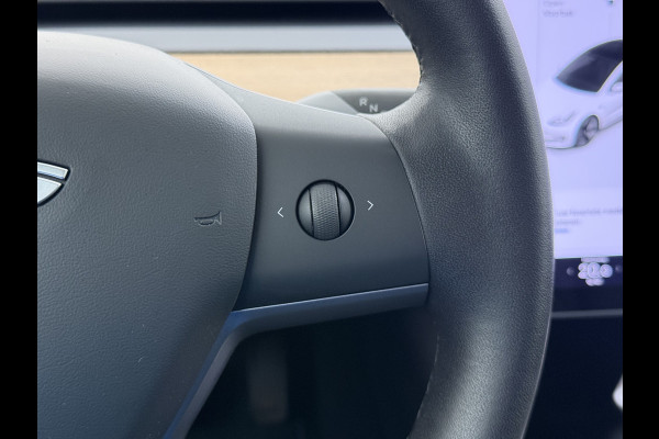Tesla Model 3 RWD SR plus 325PK SOH 93% LFP Accu Lmv 18" AutoPilot Leder Panoramadak Adaptive-Cruise Camera's Elektr.-Stuur+Stoelen+Spiegels+G Navi LED DAB Voorverwarmen interieur via App Keyless One-Pedal-Drive 1e Eigenaar Origineel Nederlandse Auto Fabrieksgarantie op Accu en Motor tot 10-12-2028/160.000km