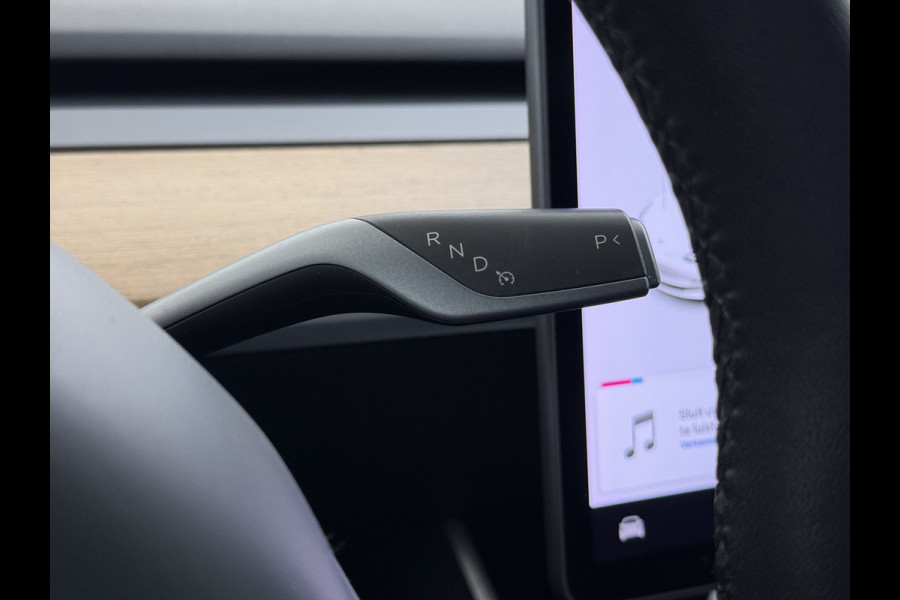 Tesla Model 3 RWD SR plus 325PK SOH 93% LFP Accu Lmv 18" AutoPilot Leder Panoramadak Adaptive-Cruise Camera's Elektr.-Stuur+Stoelen+Spiegels+G Navi LED DAB Voorverwarmen interieur via App Keyless One-Pedal-Drive 1e Eigenaar Origineel Nederlandse Auto Fabrieksgarantie op Accu en Motor tot 10-12-2028/160.000km