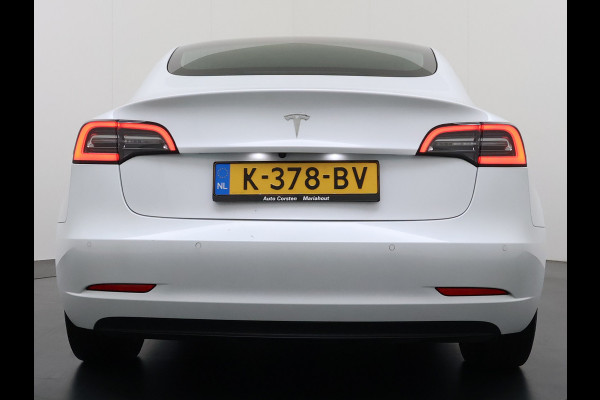 Tesla Model 3 RWD SR plus 325PK SOH 93% LFP Accu Lmv 18" AutoPilot Leder Panoramadak Adaptive-Cruise Camera's Elektr.-Stuur+Stoelen+Spiegels+G Navi LED DAB Voorverwarmen interieur via App Keyless One-Pedal-Drive 1e Eigenaar Origineel Nederlandse Auto Fabrieksgarantie op Accu en Motor tot 10-12-2028/160.000km
