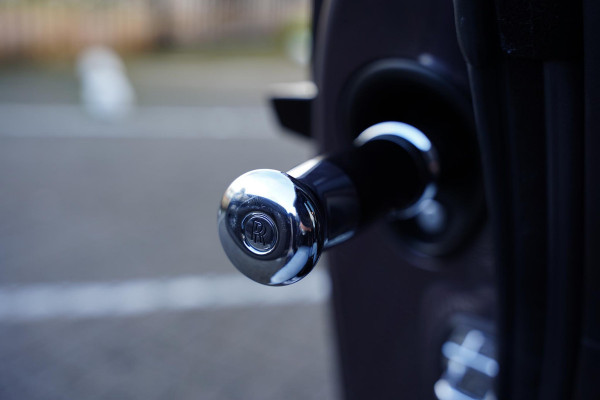 Rolls-Royce Dawn 6.6 V12 Black Badge / Bespoke Audio / 15 D.Km