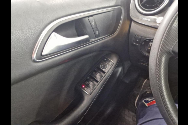 Mercedes-Benz B-Klasse 220 d Ambition Automaat 1 Ste EIg Dealer Onderhouden