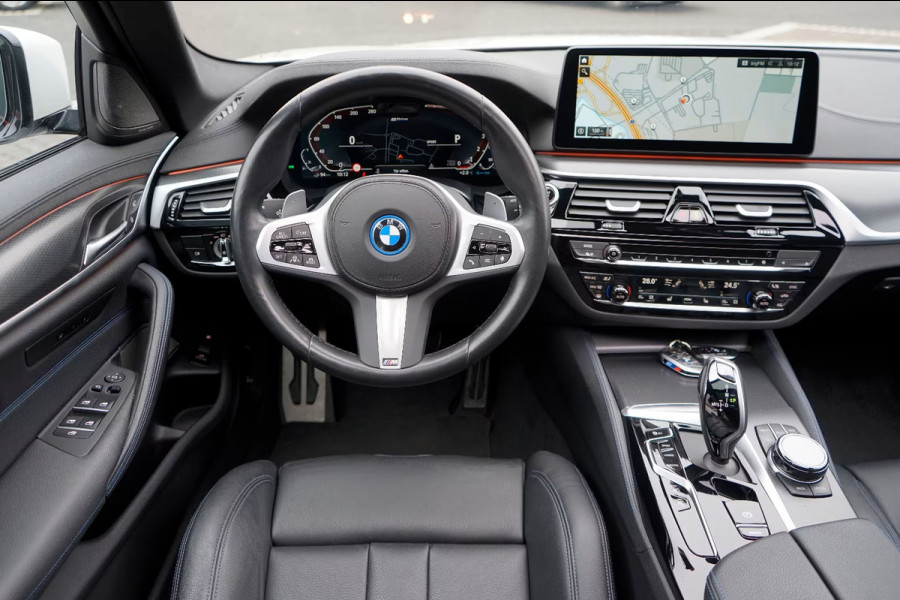 BMW 5 Serie Touring 530e M-SPORT PRO ** LASER, M-SPORT SPORTST, PANORAMA, ACC, HuD, 19-inch LMV ** 1e EIG - UNFALLFREI - BMW GAR ** ** INFORMEER OOK NAAR ONZE AANTREKKELIJKE FINANCIAL-LEASE TARIEVEN **